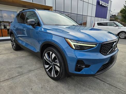 Certified 2024 Volvo XC40 B5 Plus w/ Protection Package Premier AWD/4WD image 3