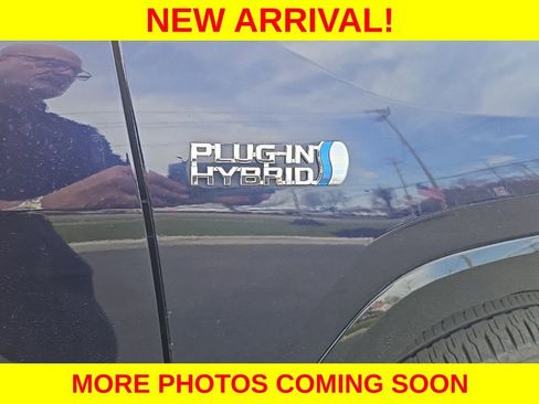 Used 2024 Toyota RAV4 SE w/ Weather & Moonroof Package image 10