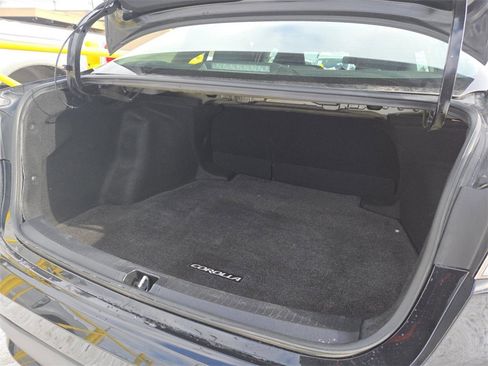 Used 2021 Toyota Corolla LE image 14