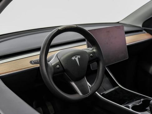 Used 2021 Tesla Model Y Long Range image 17