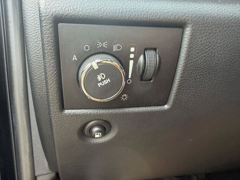 Used 2011 Jeep Grand Cherokee Overland AWD/4WD image 18