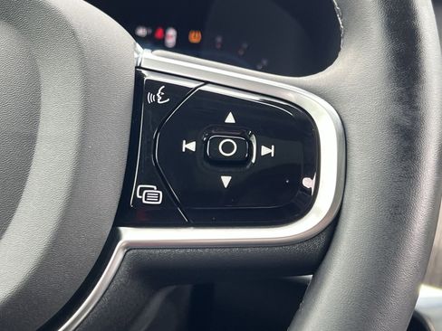 Used 2025 Volvo S90 B6 Plus image 29