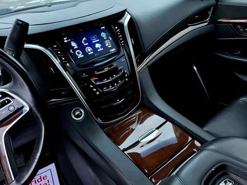 Used 2019 Cadillac Escalade Premium Luxury AWD/4WD image 37