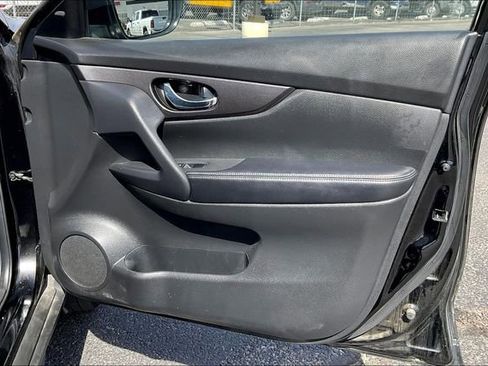 Used 2020 Nissan Rogue SV image 19