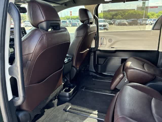 Used 2024 Toyota Sienna Platinum AWD/4WD image 21