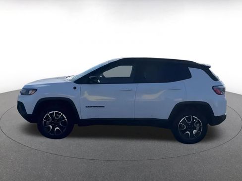 Used 2025 Jeep Compass Trailhawk image 8