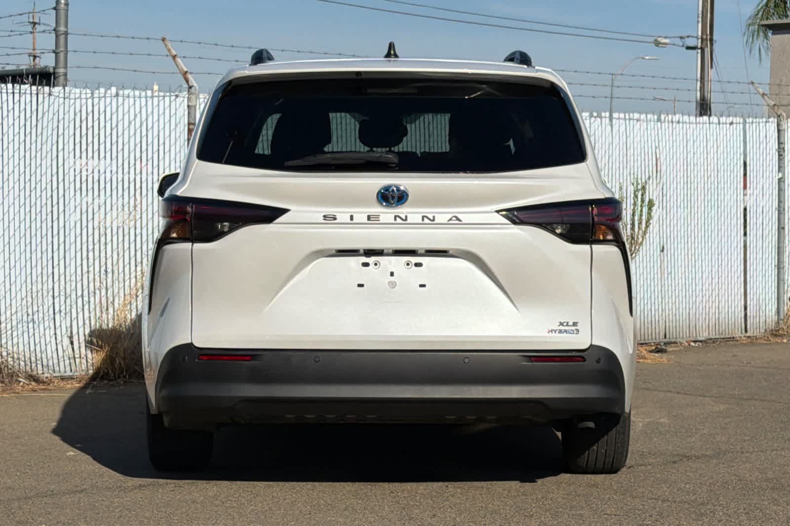 Used 2023 Toyota Sienna XLE FWD image 4