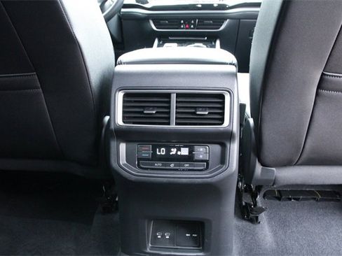 Certified 2025 Volkswagen Atlas SE image 31