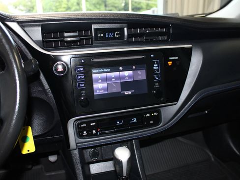 Used 2017 Toyota Corolla SE FWD image 16