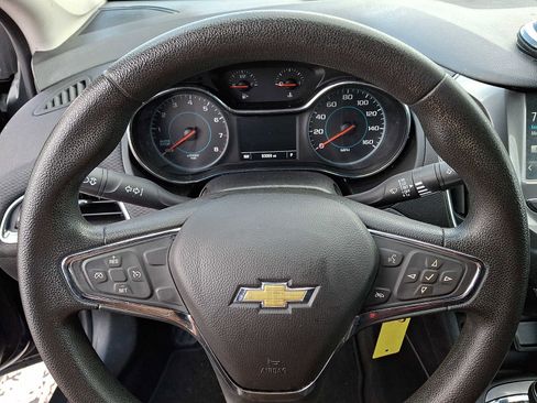 Used 2017 Chevrolet Cruze LT image 17