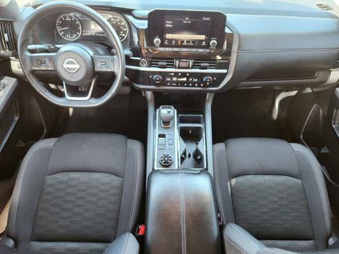 Used 2024 Nissan Pathfinder SV AWD/4WD image 18