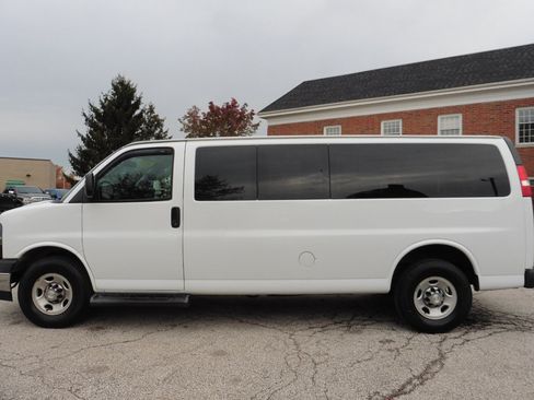 Used 2019 Chevrolet Express 3500 LT w/ LT Preferred Equipment Group image 18