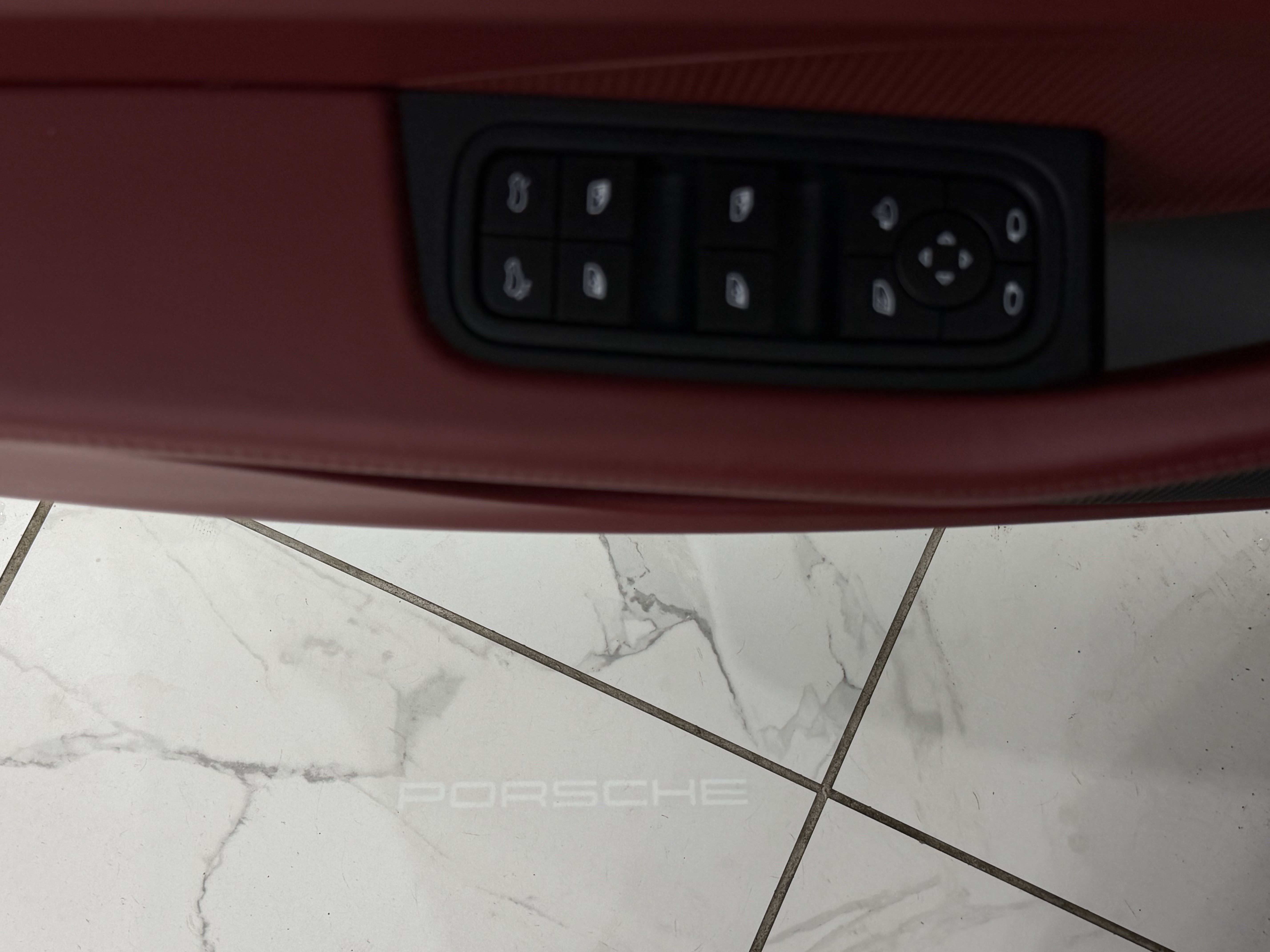 Used 2025 Porsche Macan 4S Electric AWD/4WD image 28