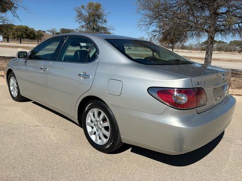 Used 2004 Lexus ES 330 image 2