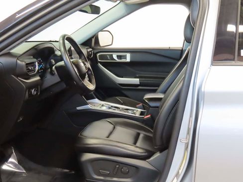 Used 2023 Ford Explorer XLT w/ Equipment Group 202A image 14
