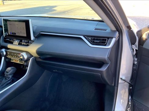 Used 2024 Toyota RAV4 XLE image 17