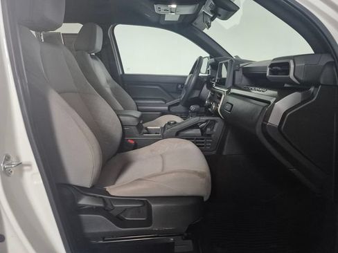 Certified 2024 Toyota Tacoma SR5 AWD/4WD image 31