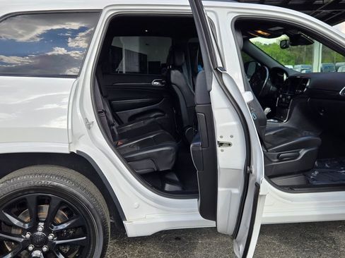 Used 2020 Jeep Grand Cherokee Altitude image 16