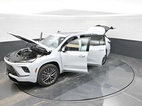 Used 2026 Buick Enclave Avenir w/ Super Cruise Package image 38