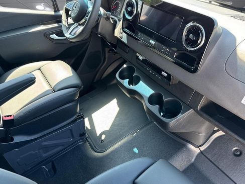 New 2025 Mercedes-Benz Sprinter 2500 image 25