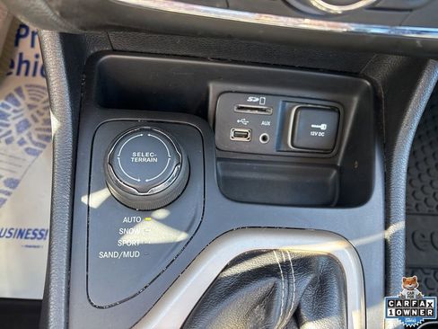 Used 2018 Jeep Cherokee Latitude w/ Altitude Package image 62