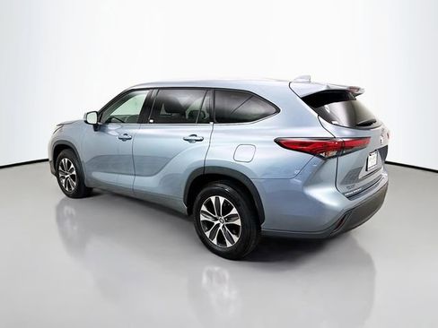 Used 2022 Toyota Highlander XLE image 5