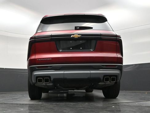 Used 2025 Chevrolet Traverse LT FWD image 23