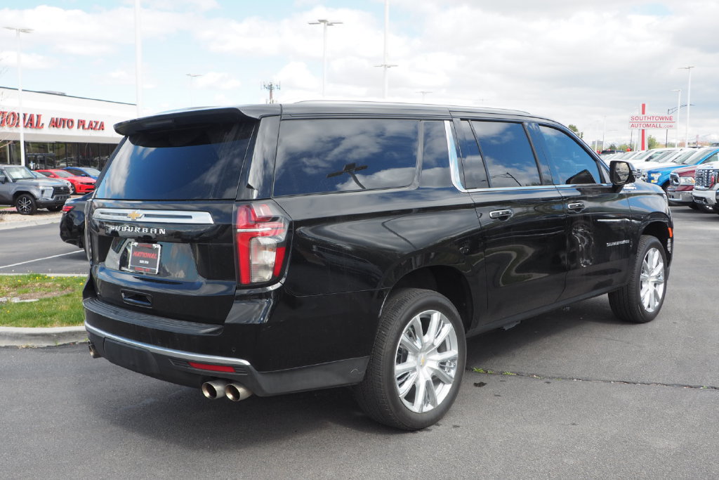 Used 2022 Chevrolet Suburban High Country w/ Premium Package 2 AWD/4WD image 7