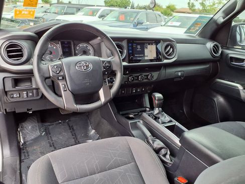 Used 2018 Toyota Tacoma TRD Sport RWD image 12
