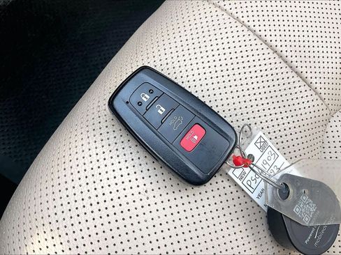 Used 2023 Toyota Highlander Limited image 15