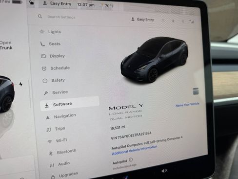 Used 2024 Tesla Model Y Long Range image 36