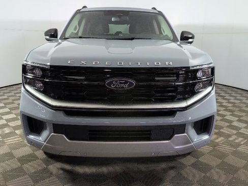 New 2026 Ford Expedition Platinum image 2