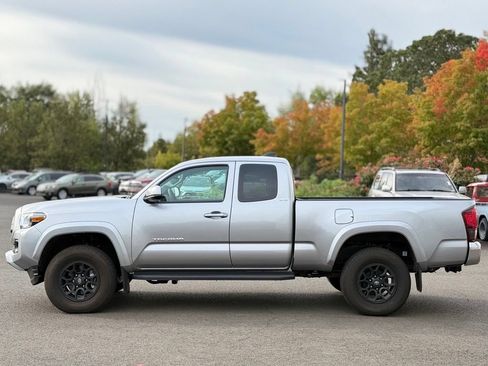 Used 2021 Toyota Tacoma SR5 AWD/4WD image 2