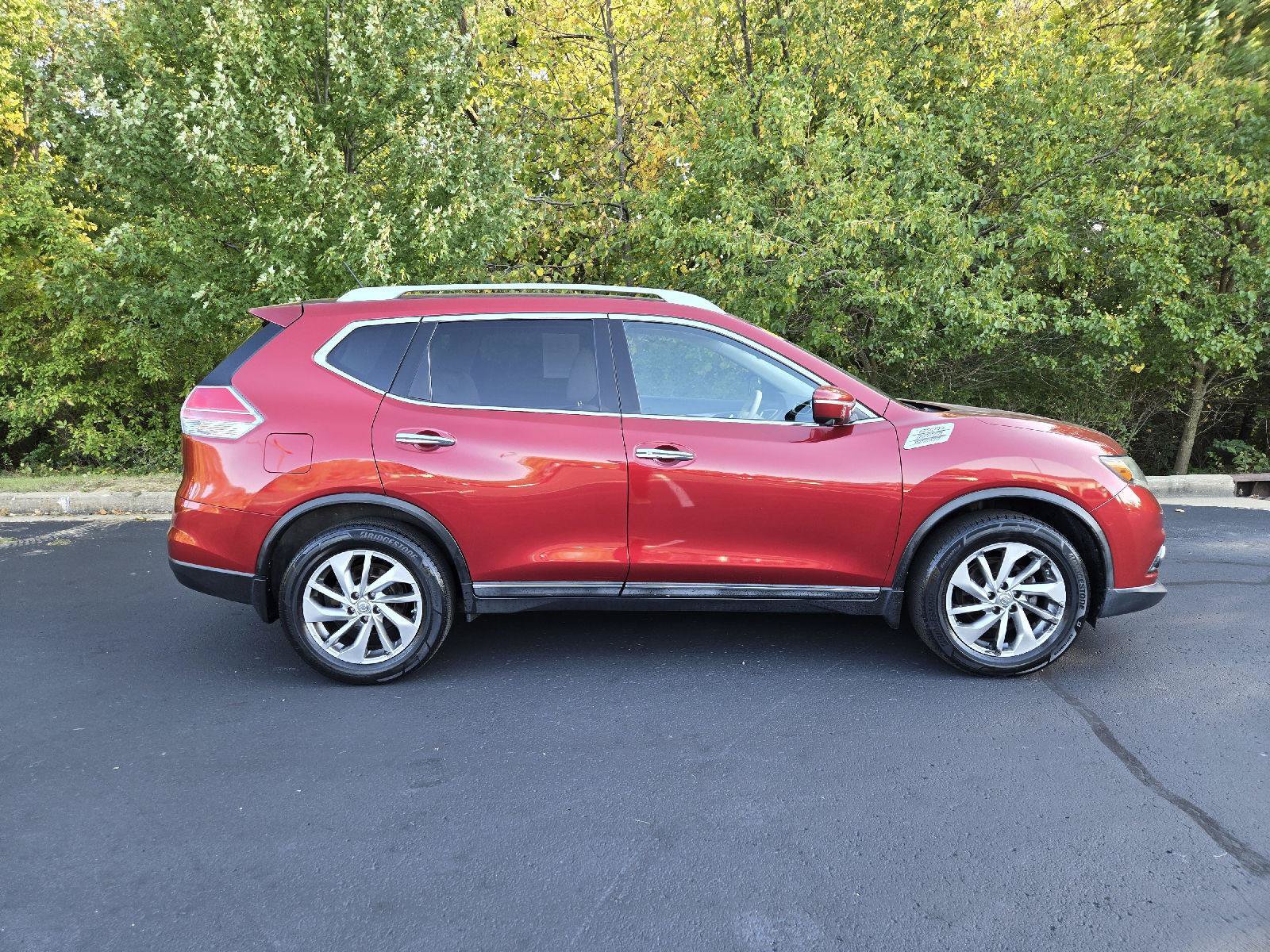 Used 2015 Nissan Rogue SL w/ SL Premium Package FWD image 2