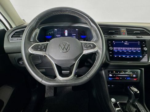 Used 2023 Volkswagen Tiguan SE FWD image 10