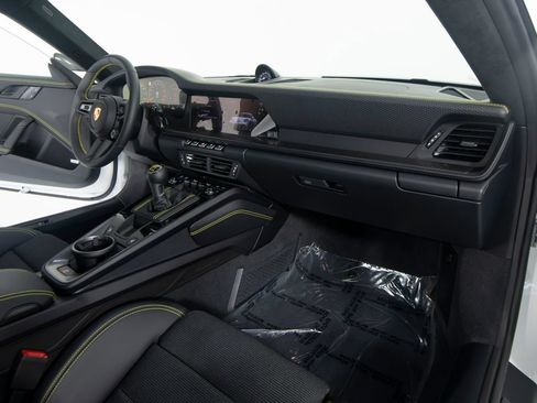 Certified 2026 Porsche 911 GT3 RWD image 33