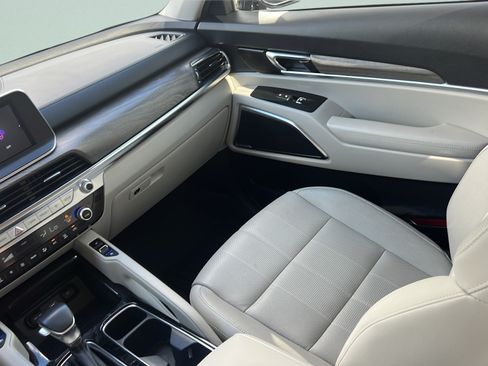 Certified 2022 Kia Telluride SX w/ Towing Package FWD image 13