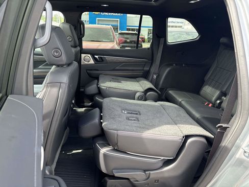 Used 2025 Buick Enclave Avenir w/ Super Cruise Package image 11