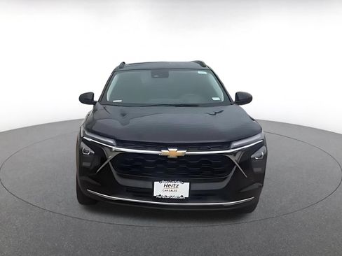 Used 2025 Chevrolet Trax LT FWD image 4