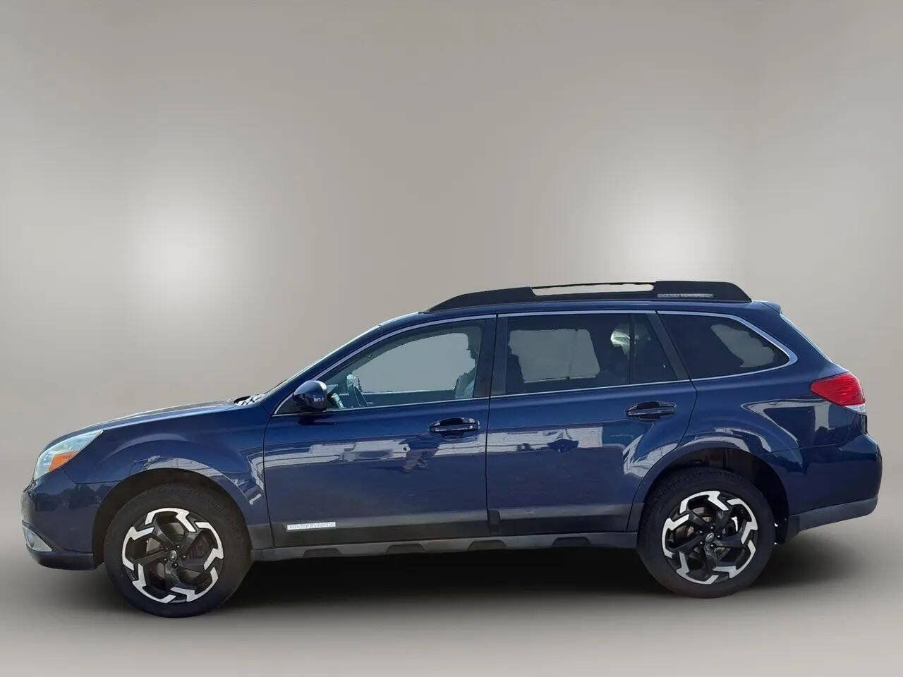Used 2011 Subaru Outback 3.6R Limited AWD/4WD image 4