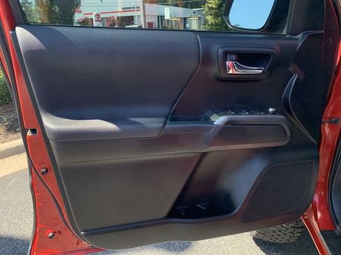 Used 2017 Toyota Tacoma TRD Pro AWD/4WD image 17