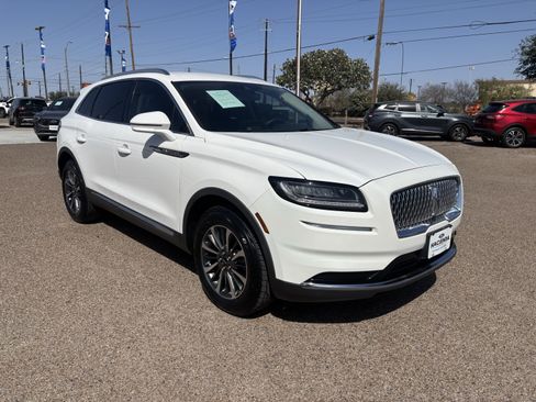Used 2023 Lincoln Nautilus FWD w/ Premium Package image 5