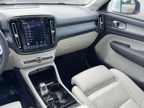 Used 2023 Volvo XC40 B5 Plus w/ Protection Package Premier image 24