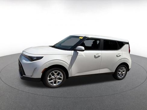 Used 2025 Kia Soul LX w/ LX Technology Package FWD image 7