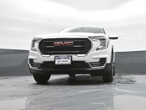 Used 2024 GMC Terrain SLE image 34