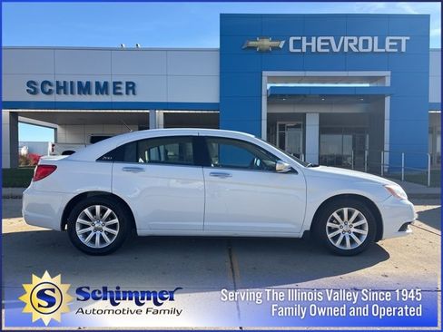 Used 2013 Chrysler 200 Limited image 1