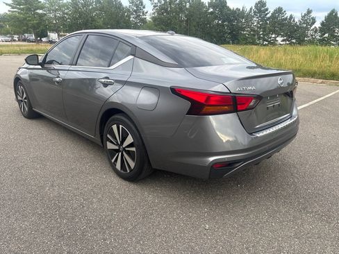 Used 2022 Nissan Altima 2.5 SV FWD image 5