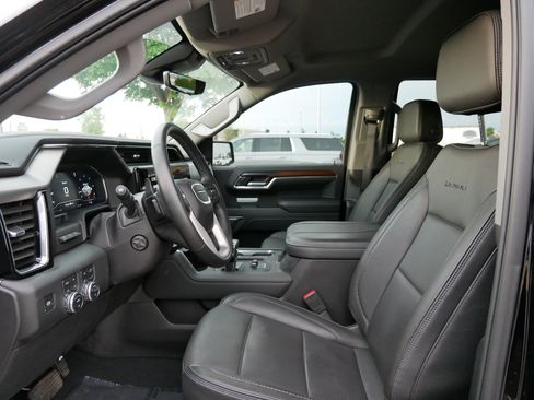 Used 2025 GMC Sierra 1500 Denali w/ Technology Package AWD/4WD image 9