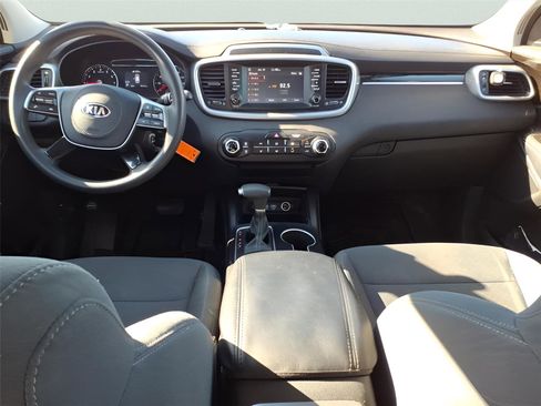 Used 2019 Kia Sorento LX image 16