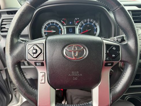 Used 2014 Toyota 4Runner SR5 AWD/4WD image 19